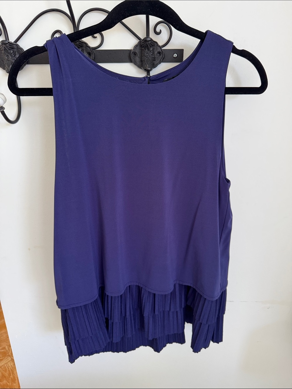 Banana Republic Navy Blue Pleated Hem Sleeveless Blouse Top Size Small